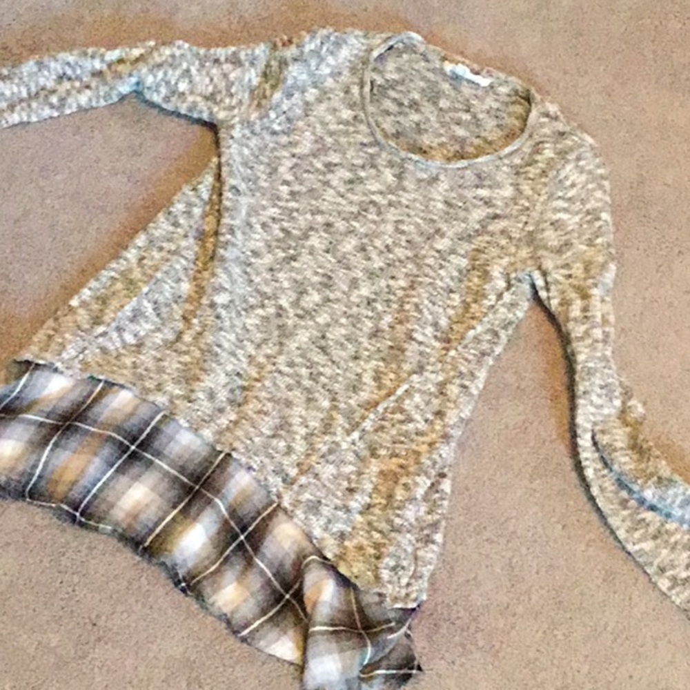 Gray sweater with plaid